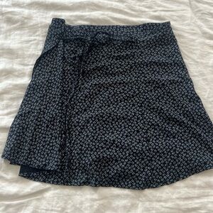 Brandy Melville wrap skirt size 3 (S/M) in great condition!